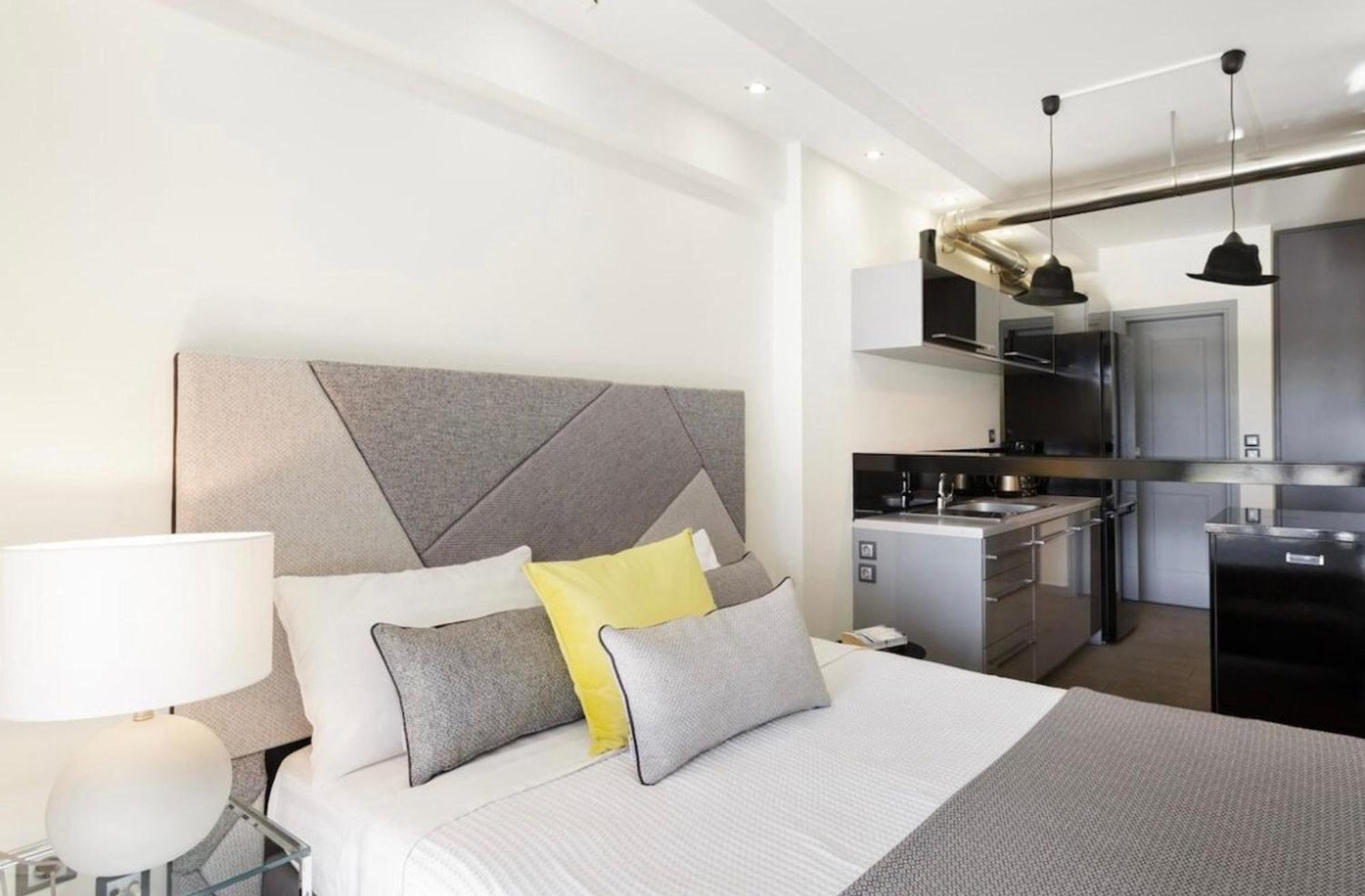 Stylish Boutique Loft With Private Balcony Apartment Атина Екстериор снимка
